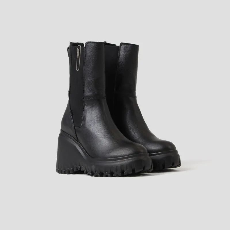 Curvy Chelsea Black Boots