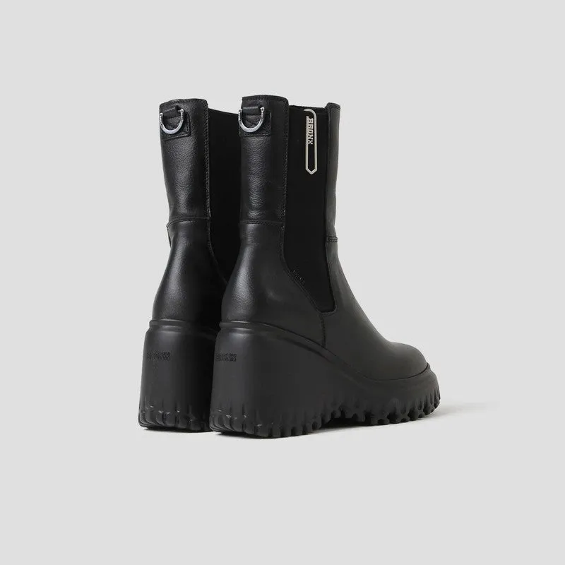 Curvy Chelsea Black Boots