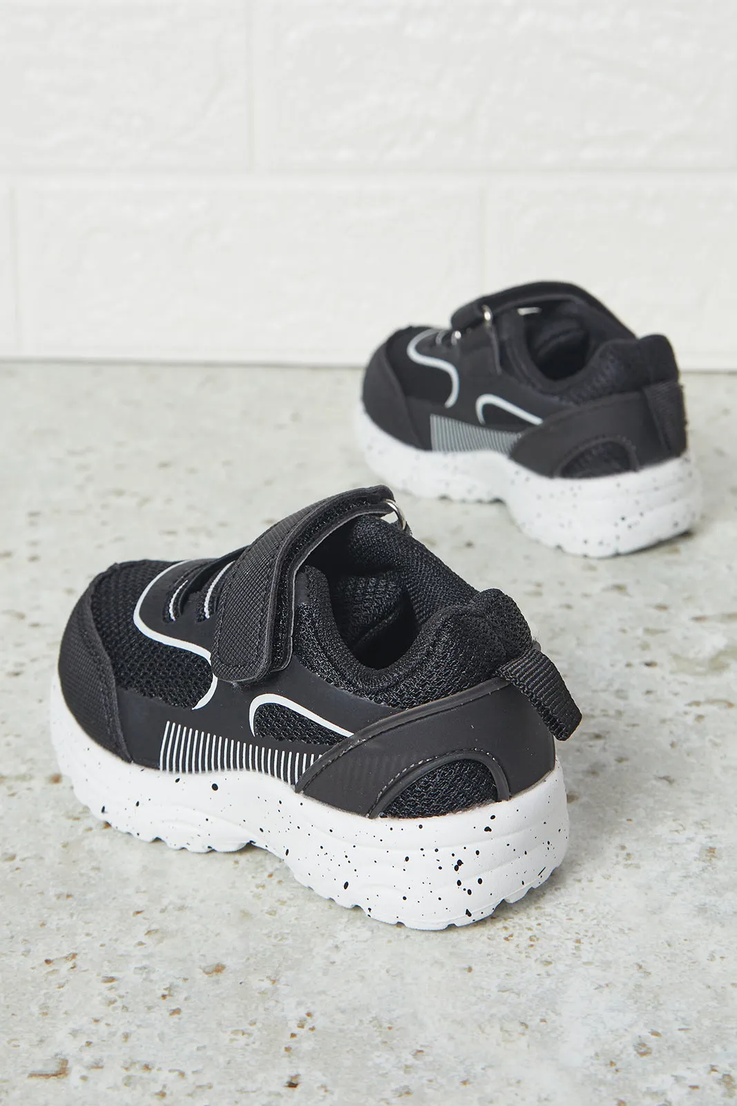 Infant Boys Black Textured Trainer