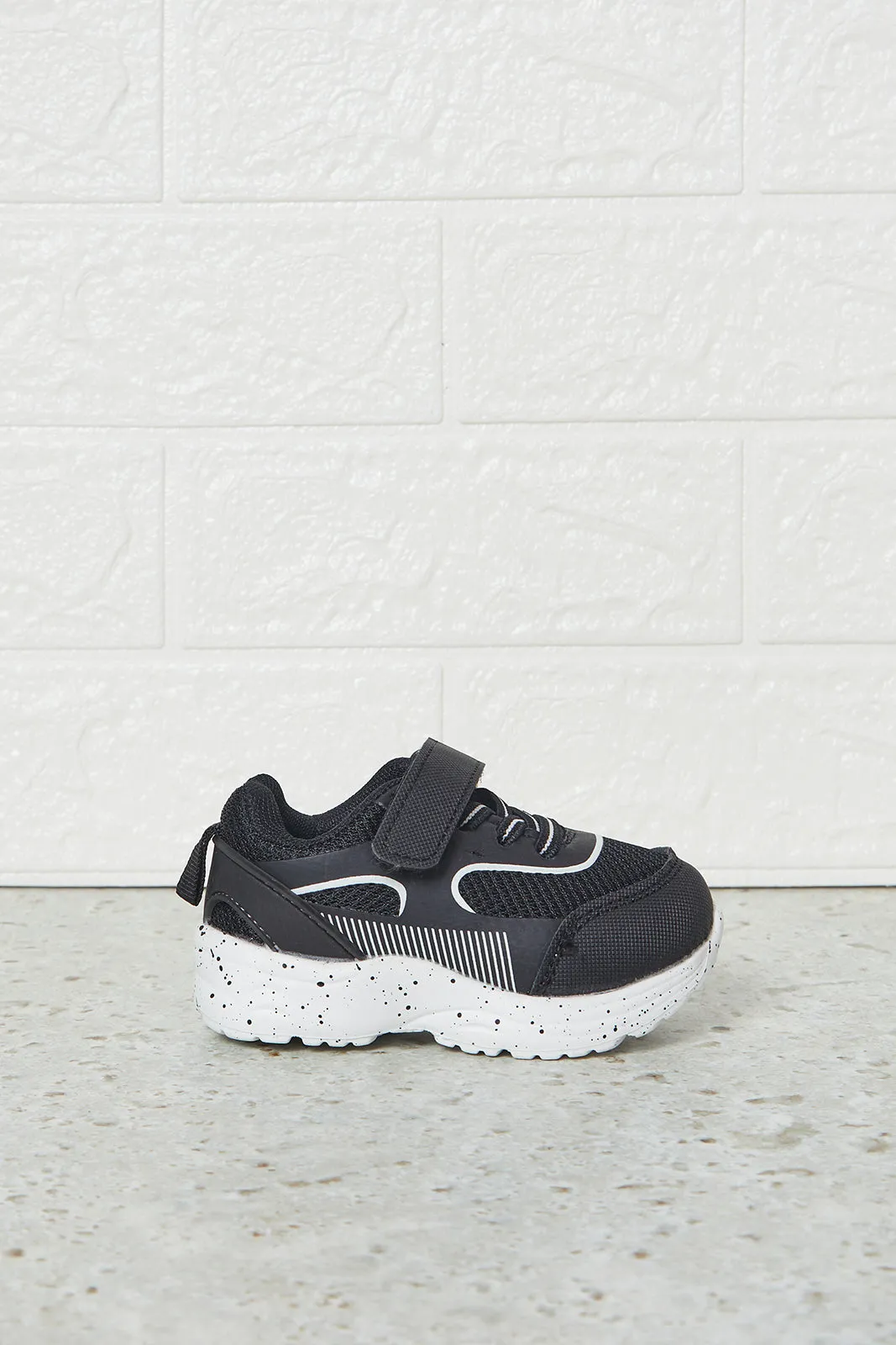 Infant Boys Black Textured Trainer